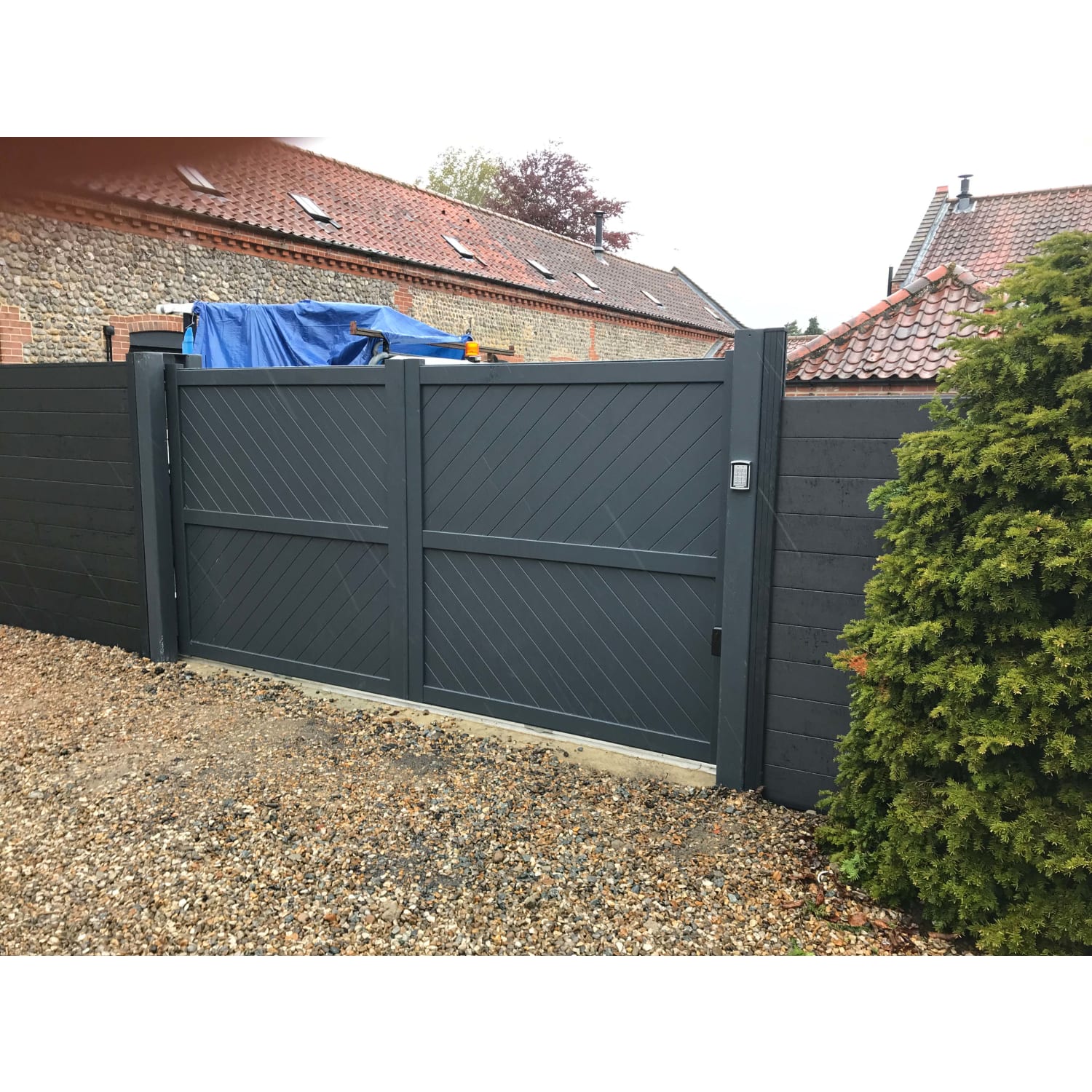 Double garden store gates