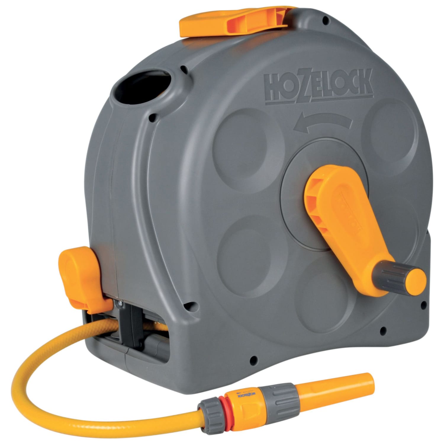 Retractable hose pipe outlet