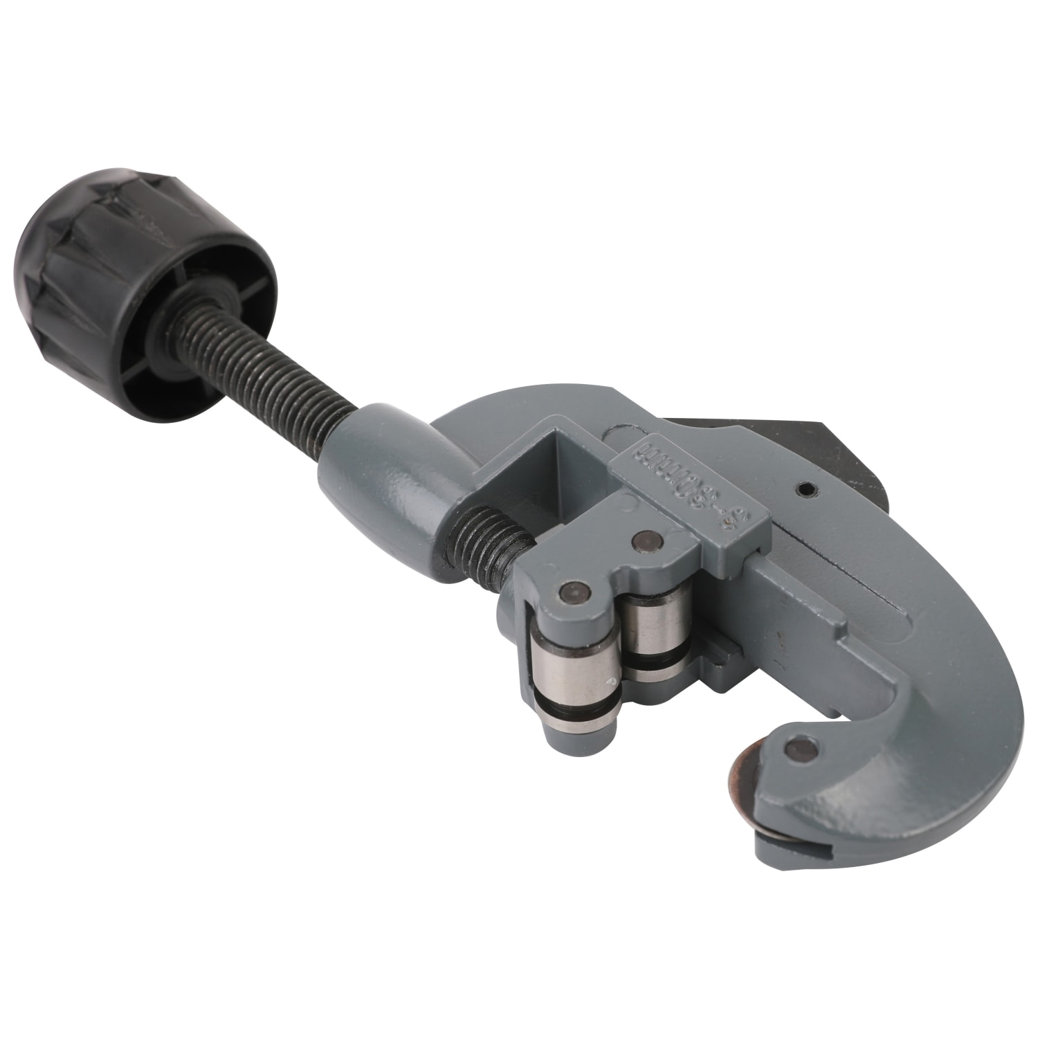 Using a 2024 copper pipe cutter