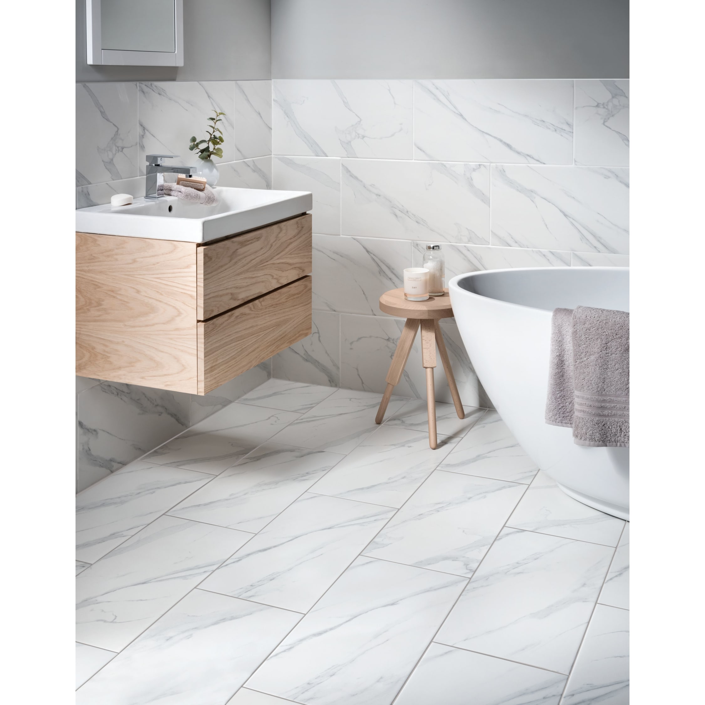 Calacatta Matt White Glazed Marble Effect Porcelain Wall & Floor Tile - 600  x 300mm | Wickes.co.uk