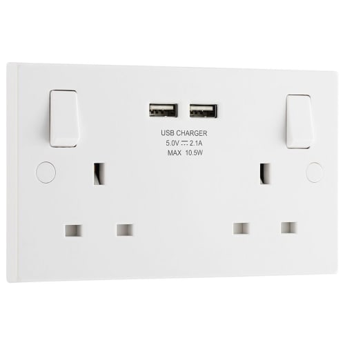 Wickes 13 Amp Twin Switched Plug Socket with 2 USB Ports White