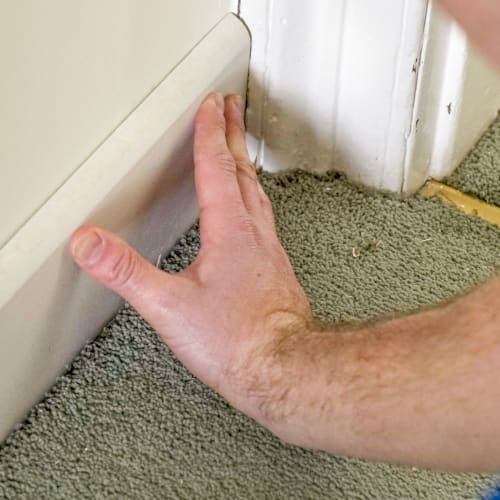 Fitting a skirting board