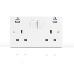 Wickes Twin Switched 13A Socket with 2 x USB Ports - White