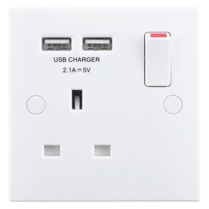Wickes 13 Amp Single Switched Socket with 2 x USB Ports - White