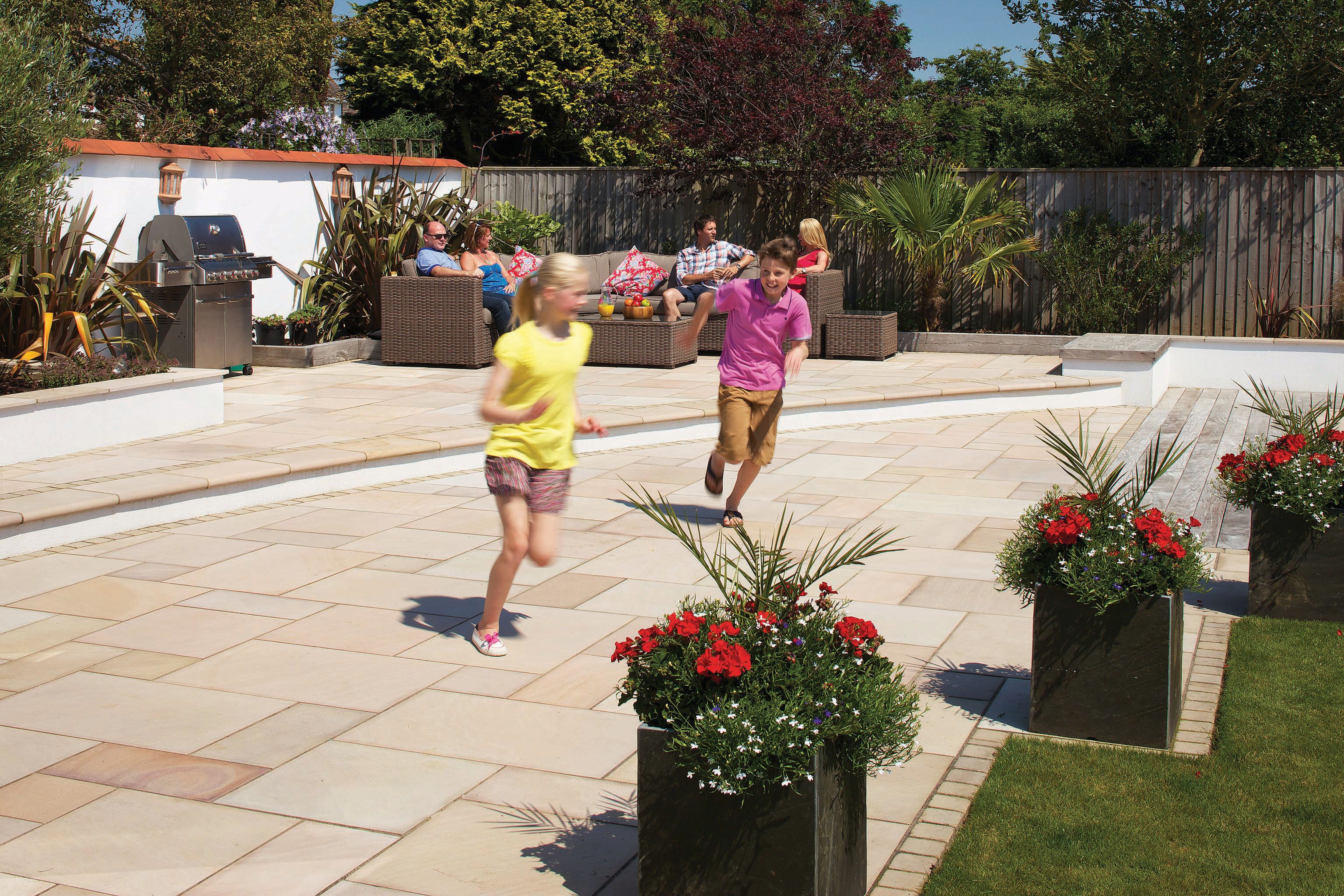 Marshalls Sawn Versuro Smooth Golden Sand Paving Slab 560 x 275 x 22 mm - 18.5m2 pack