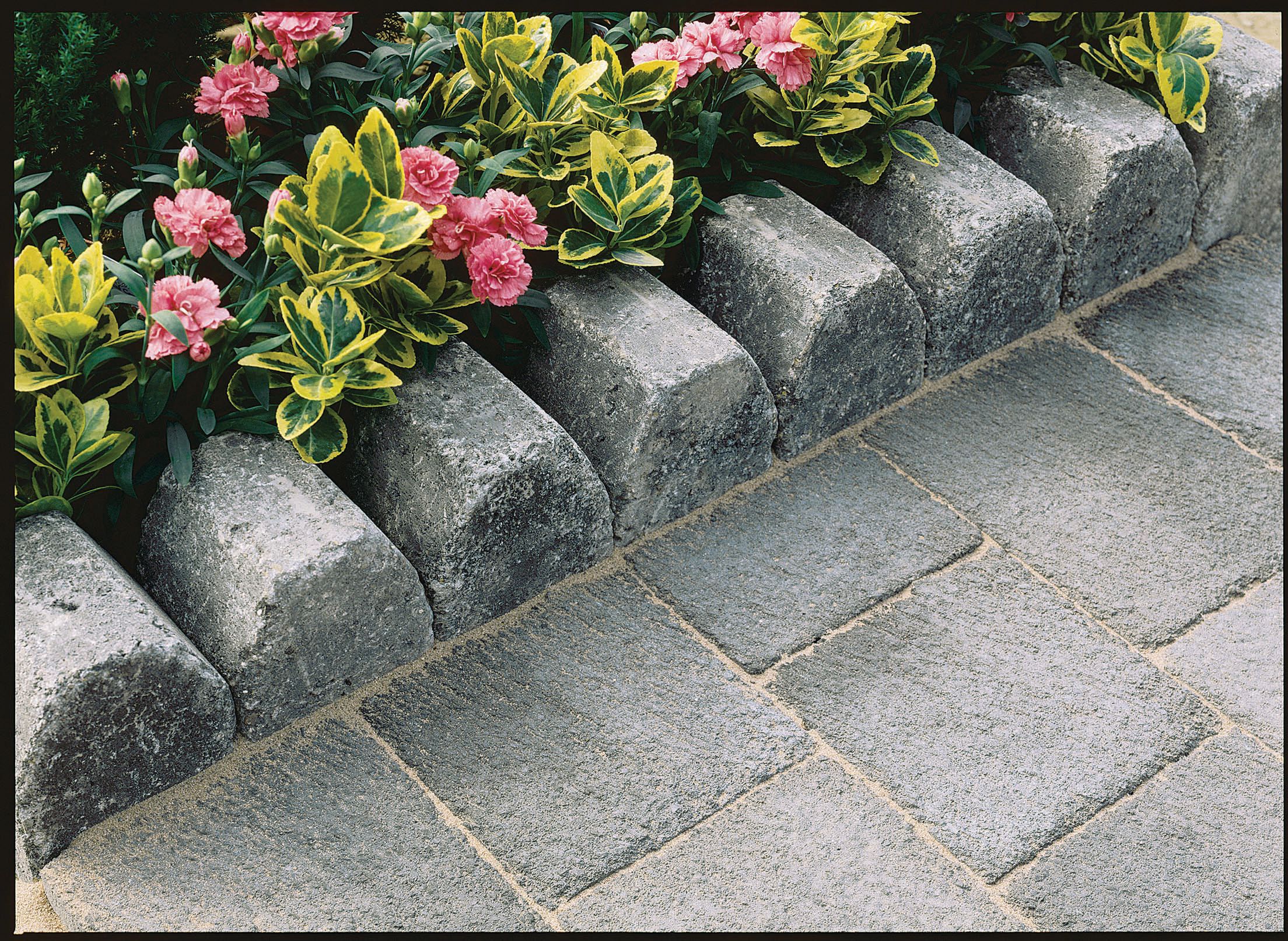 Image of Marshalls Drivesett 4 in 1 Textured Kerb Stone - Pennant Grey 100 x 100 x 200mm Pack of 240