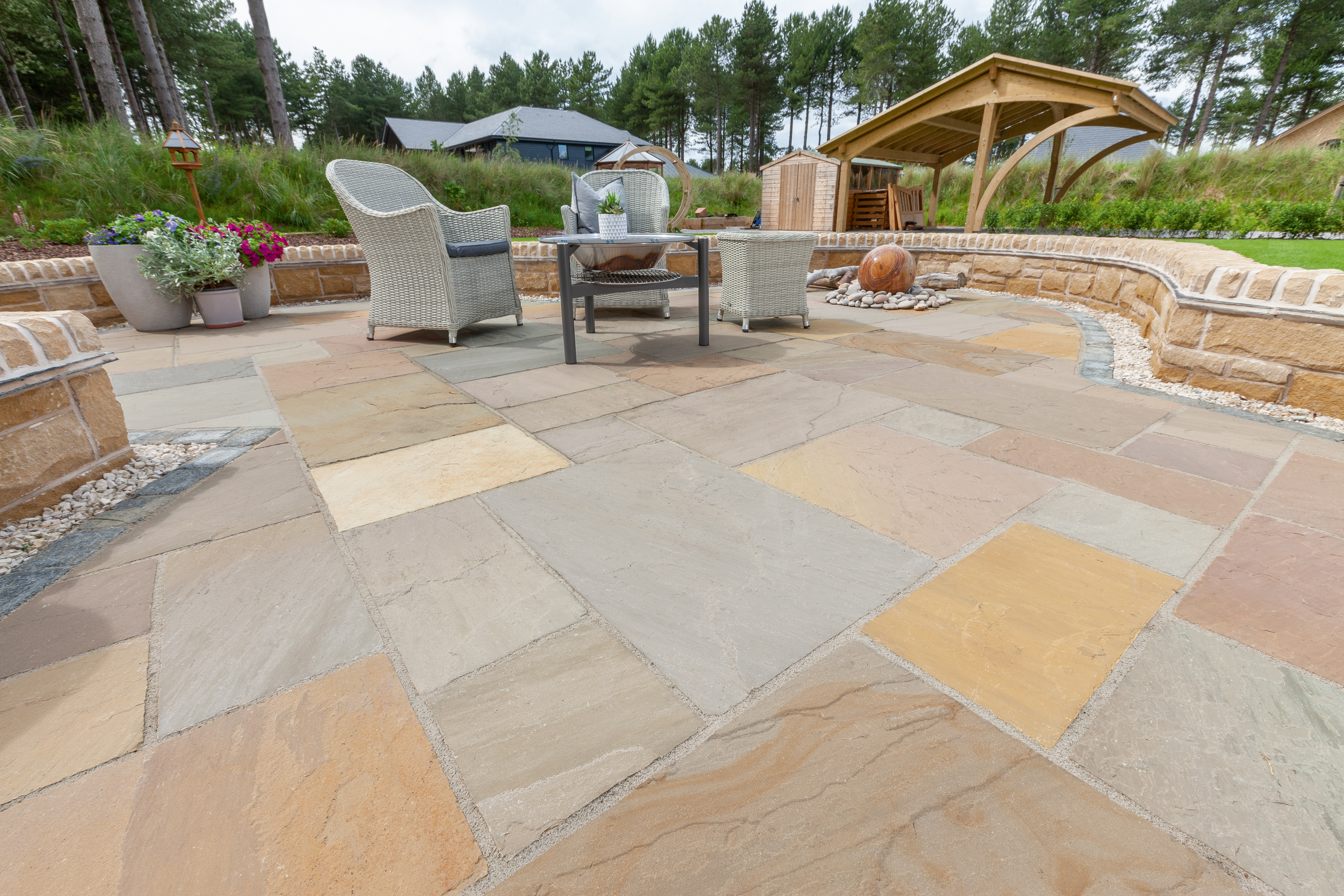 Marshalls Indian Sandstone Textured Brown Multi Circle Paving Kit - 6.34m2