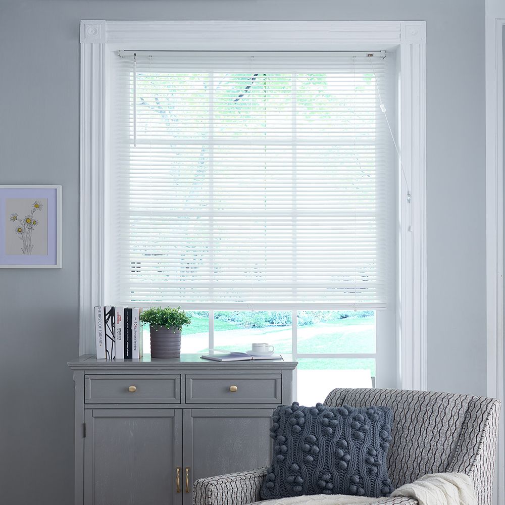 Wickes 25mm Solid Wood Venetian Blind 90x180cm