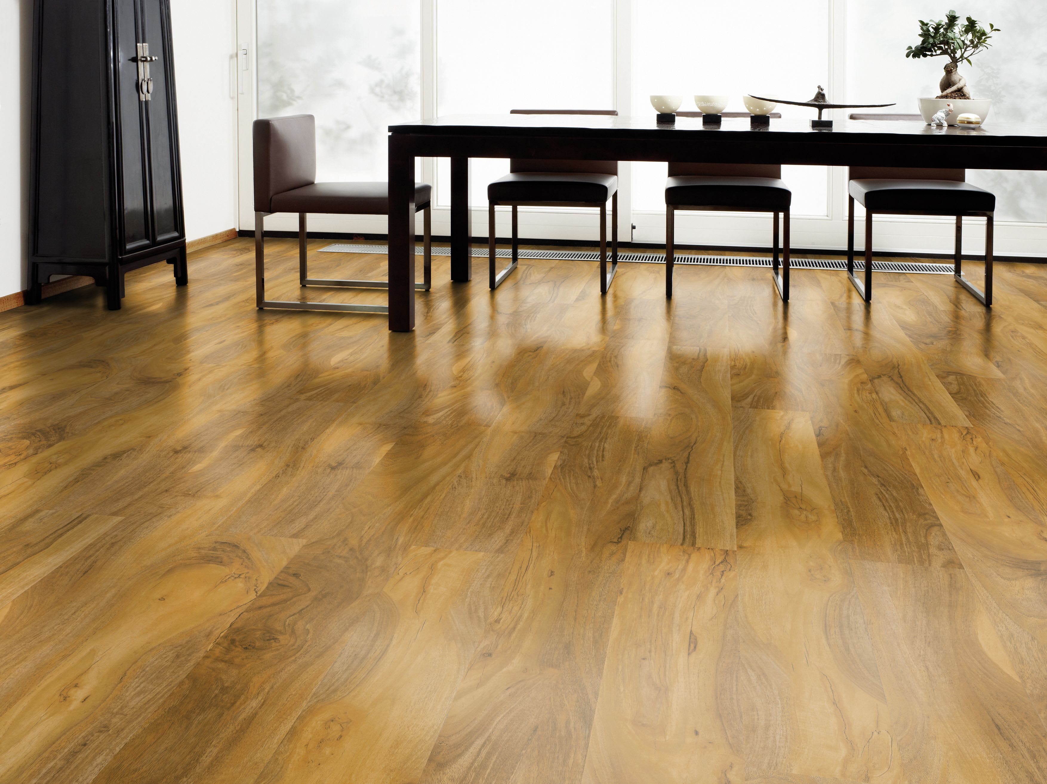 tag et billede kapitalisme temperament High Gloss Medium Oak 8mm Laminate Flooring -2.19m2 | Wickes.co.uk