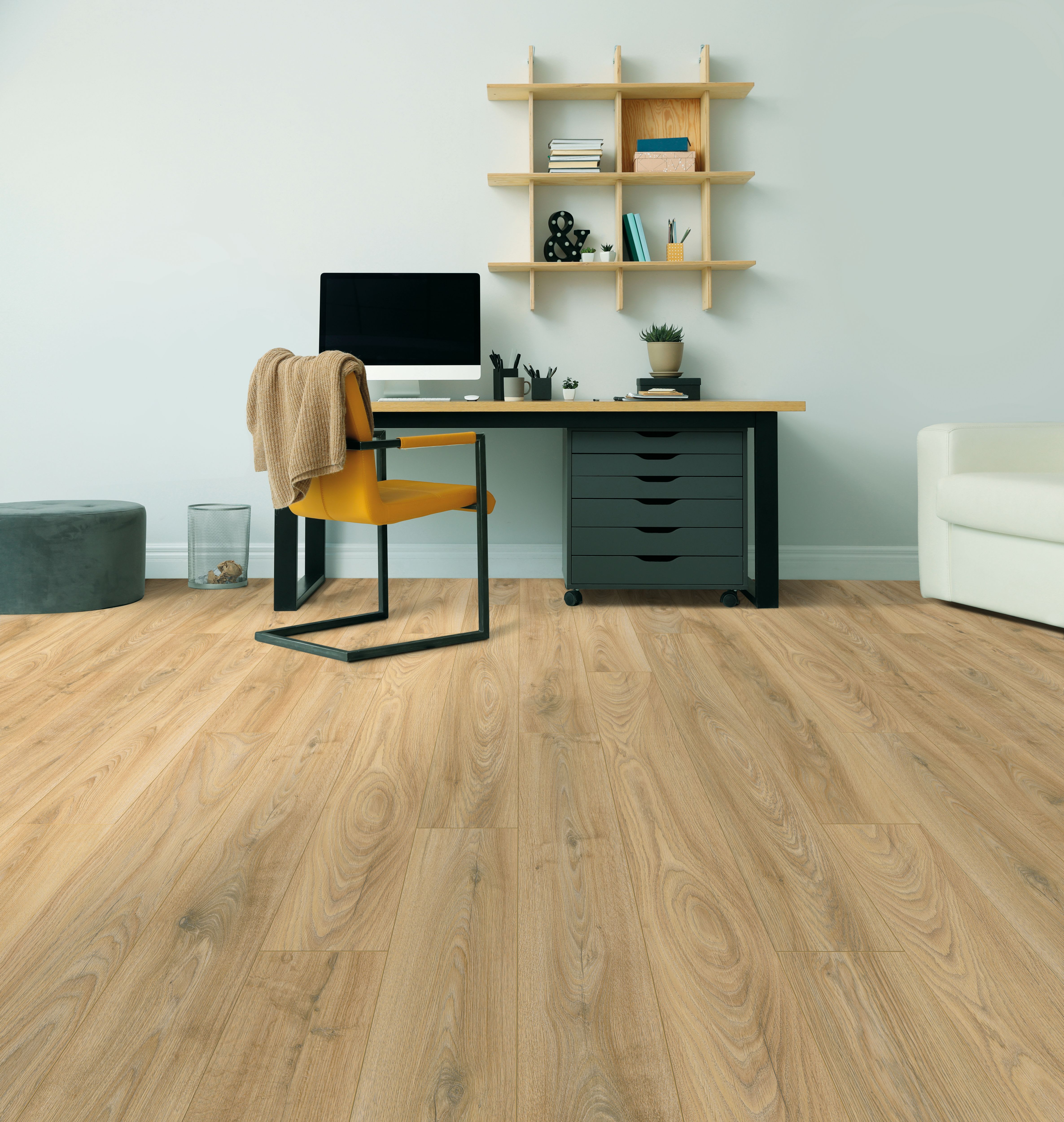 Windsor Light Oak 8mm Laminate Flooring Sample Wickes.co.uk