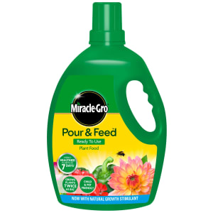 Miracle-Gro Pour & Feed Plant Food - 3L