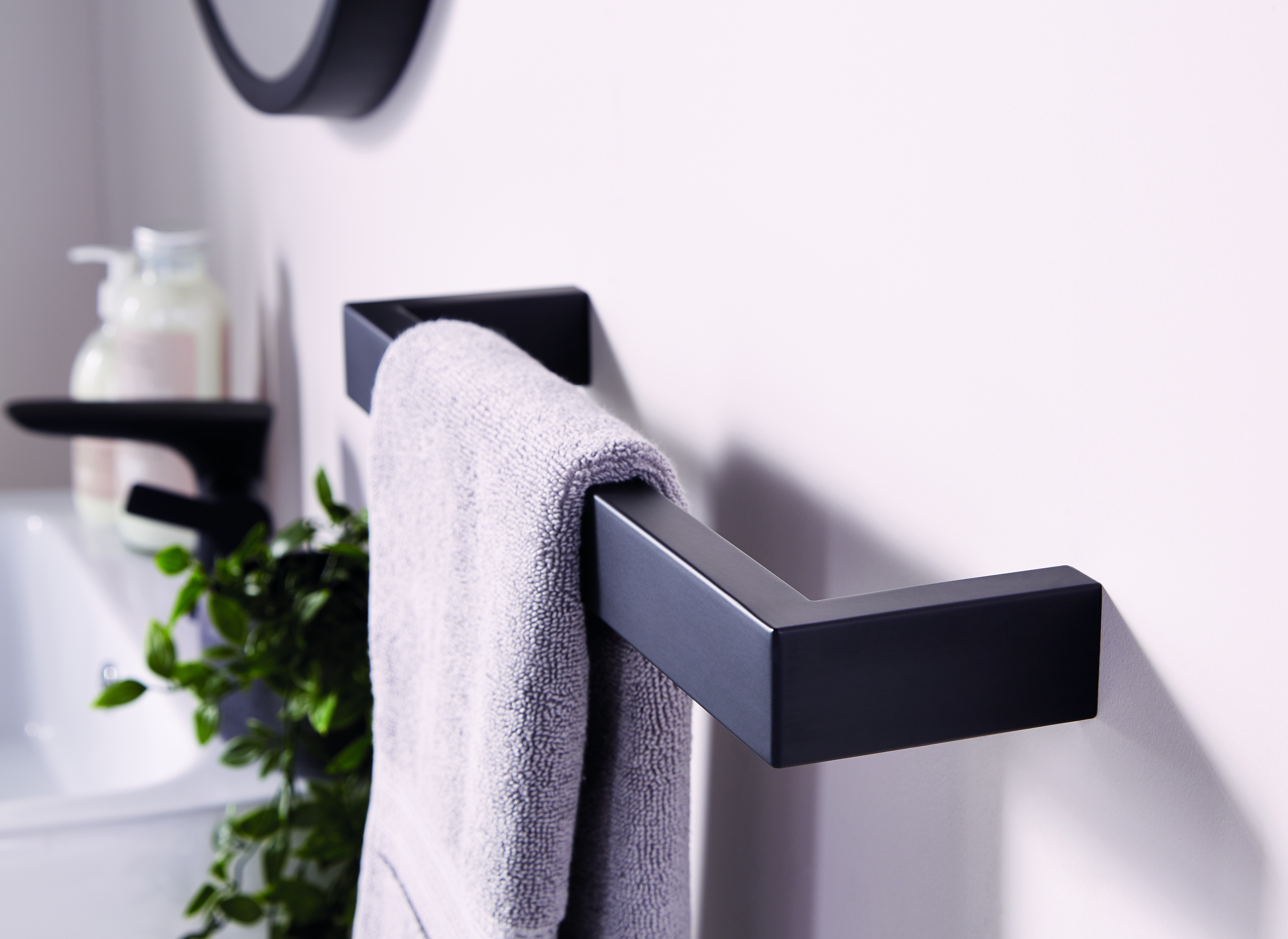 Towelrads Elcot Matt Black Dry Electric Towel Bars - 630mm