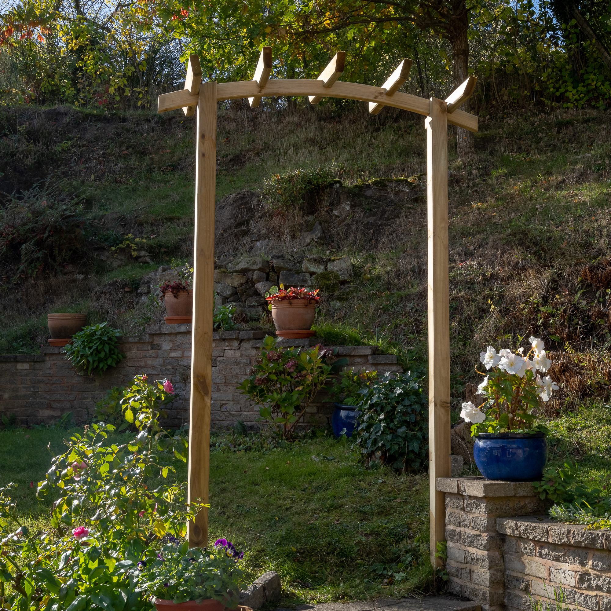 Image of Forest Garden Hanbury Dome Top Arch - 1340 x 500mm
