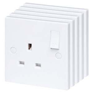 Wickes Square Edge 13A 1 Gang Single Switched Socket - Pack of 5