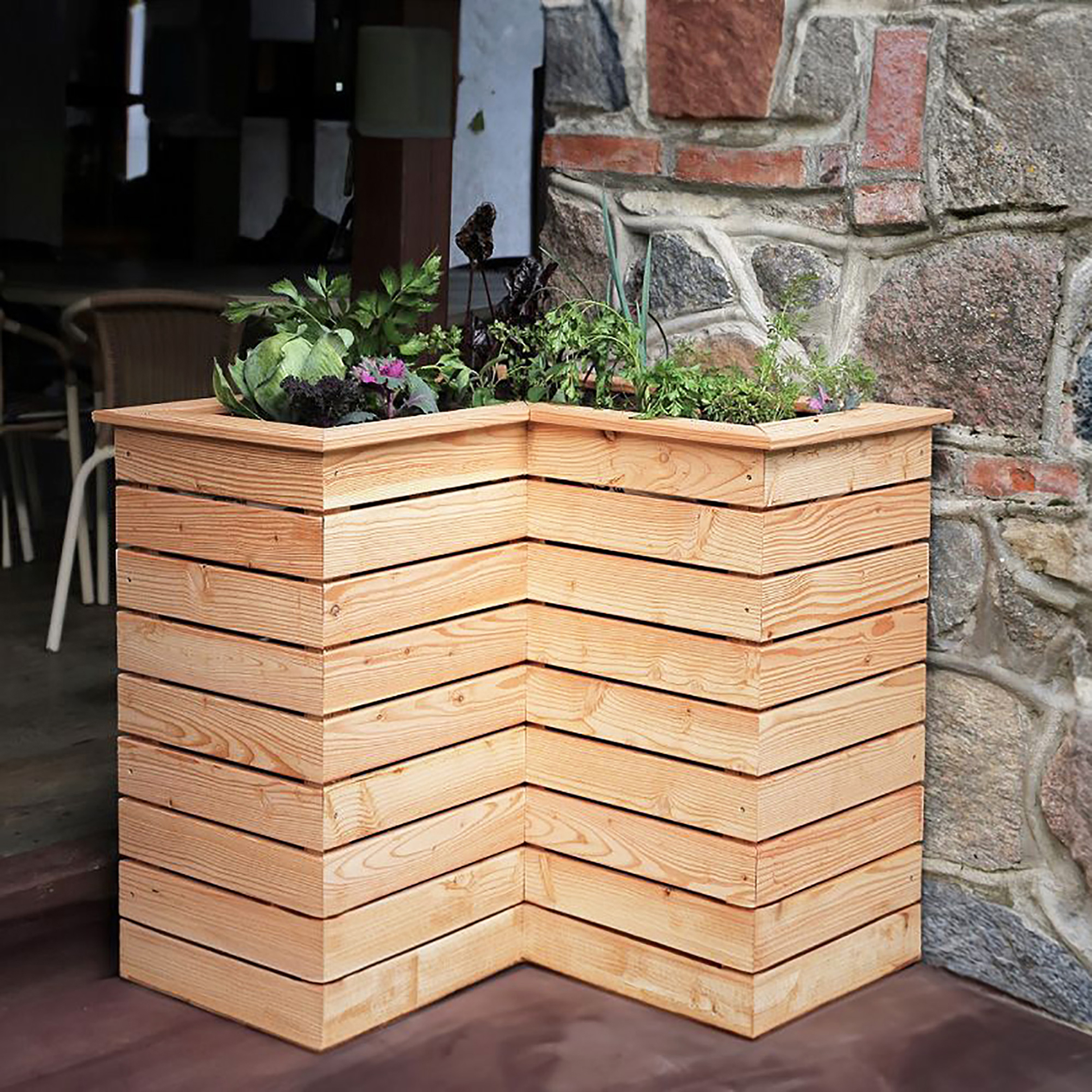Shire Tina Larch Corner Planter - 512L