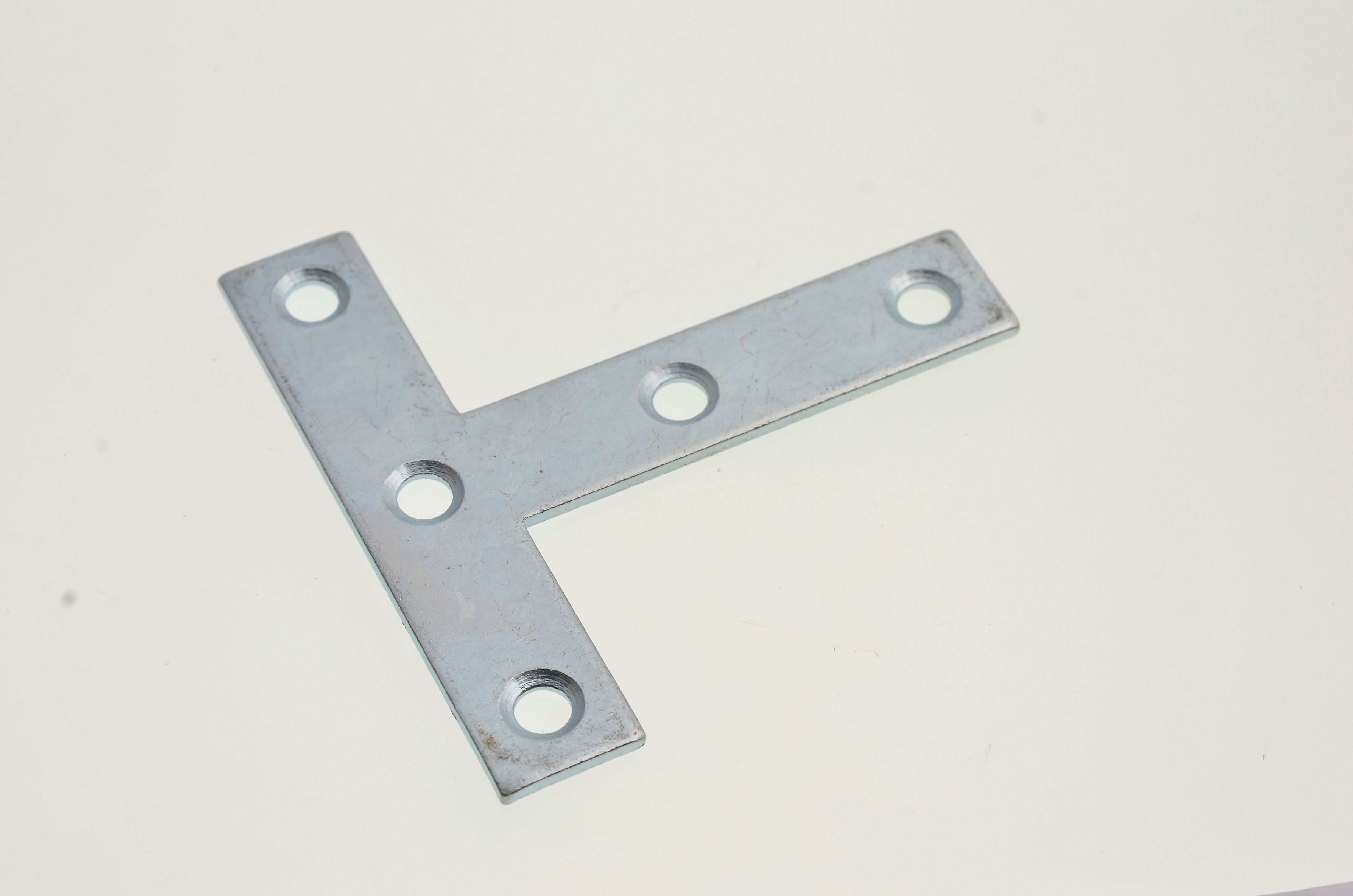 Image of Wickes Zinc Plated Tee Plate 75mm Pack 4