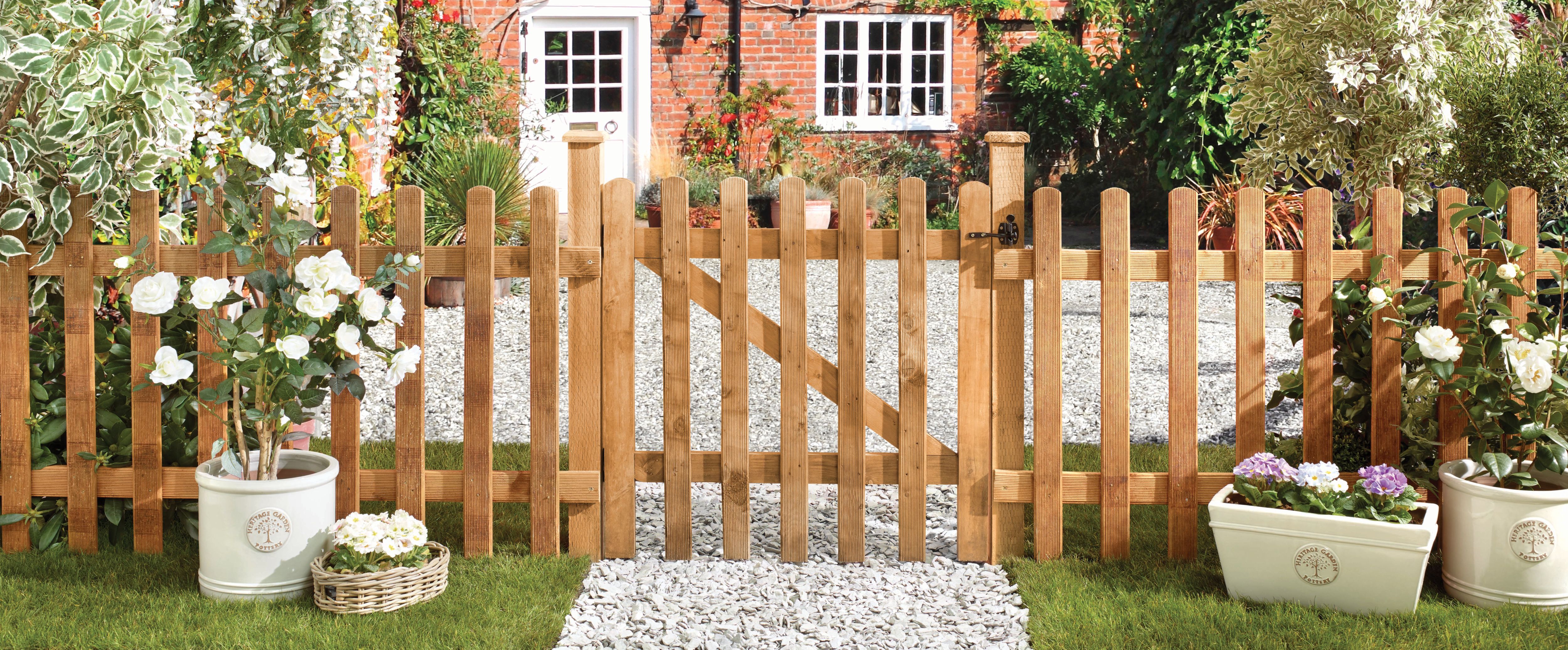 Forest Garden Palisade Round Top Timber Gate - 900 x 900mm