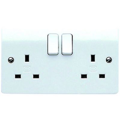 MK 13A Switched Twin Plug Socket - White