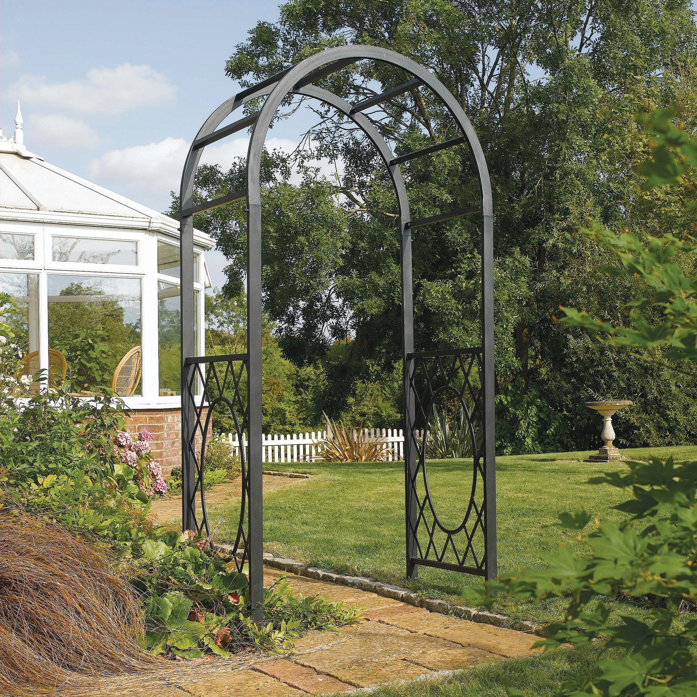 Rowlinson Wrenbury Steel Lattice Curved Garden Arch - 1100 x 610mm