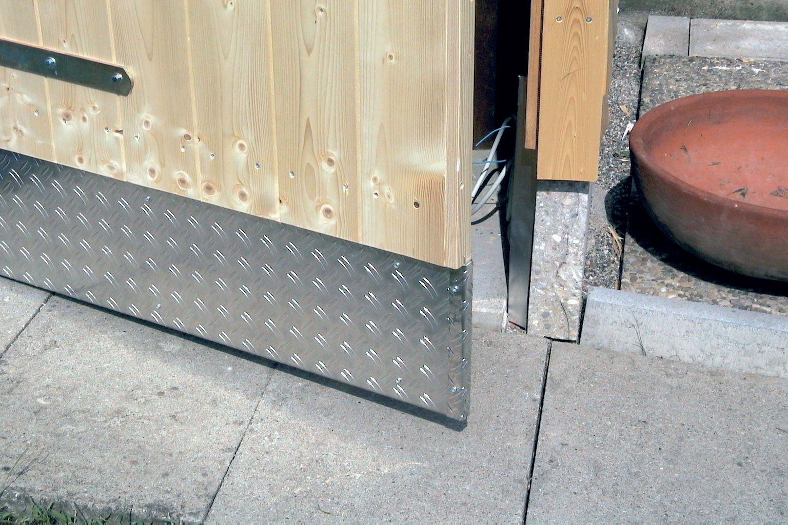 Wickes Metal Sheet Aluminium Checkerplate - 200mm x 1m