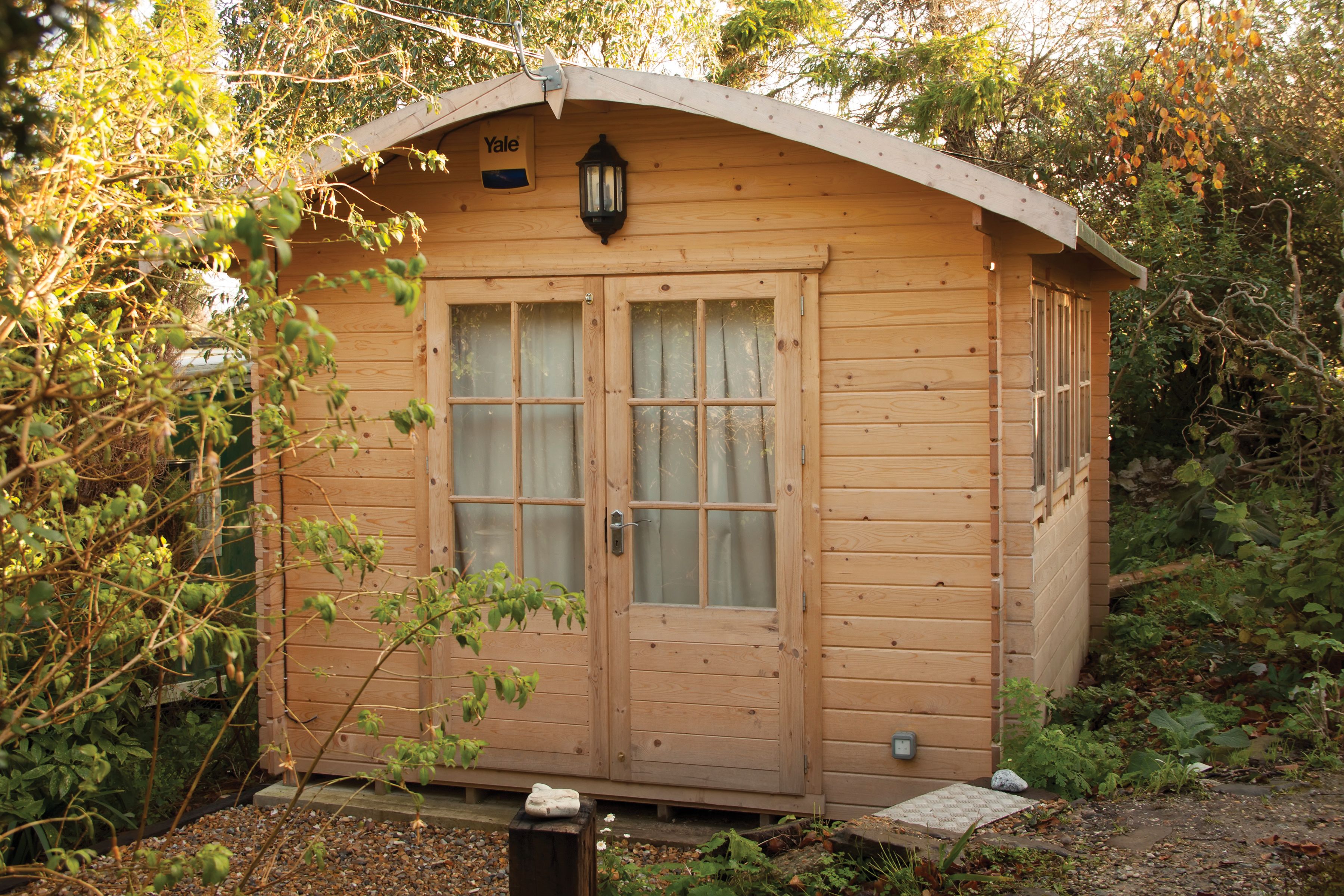 Shire 10 x 14 ft Kilburn Curved Roof Double Door Log Cabin
