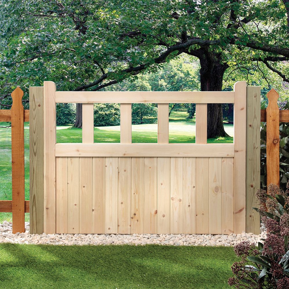 Image of Wickes Timber Cut Out Top Timber Gate Kit - 1206 x 914 mm