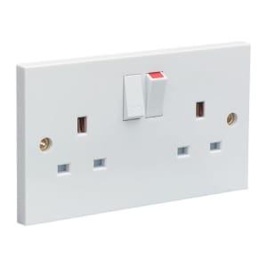 Wickes 13 Amp Twin Switched Plug Sockets - White - Pack of 10