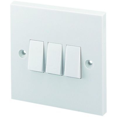 Wickes 10A 3 Gang 2 Way Light Switch - White