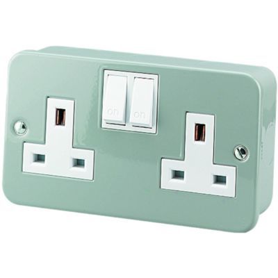 Image of Wickes Metal Clad 2 Gang Switched Socket - Grey