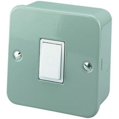 Wickes Metal Clad 1 Gang 2 Way Light Switch - Grey