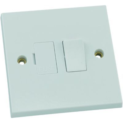 Wickes 13A Switched Spur - White