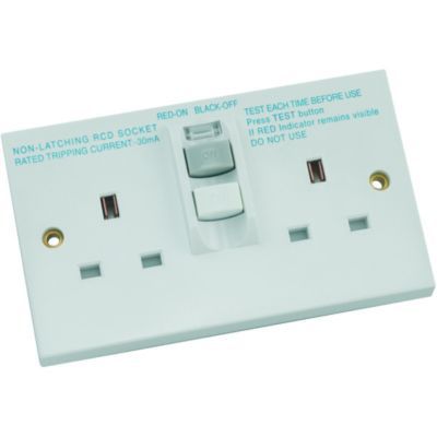 Image of Wickes 13 Amp Twin RCD Socket - White