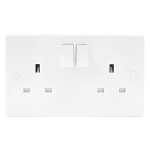 Wickes 13 Amp Slimline Twin Switched Socket - White