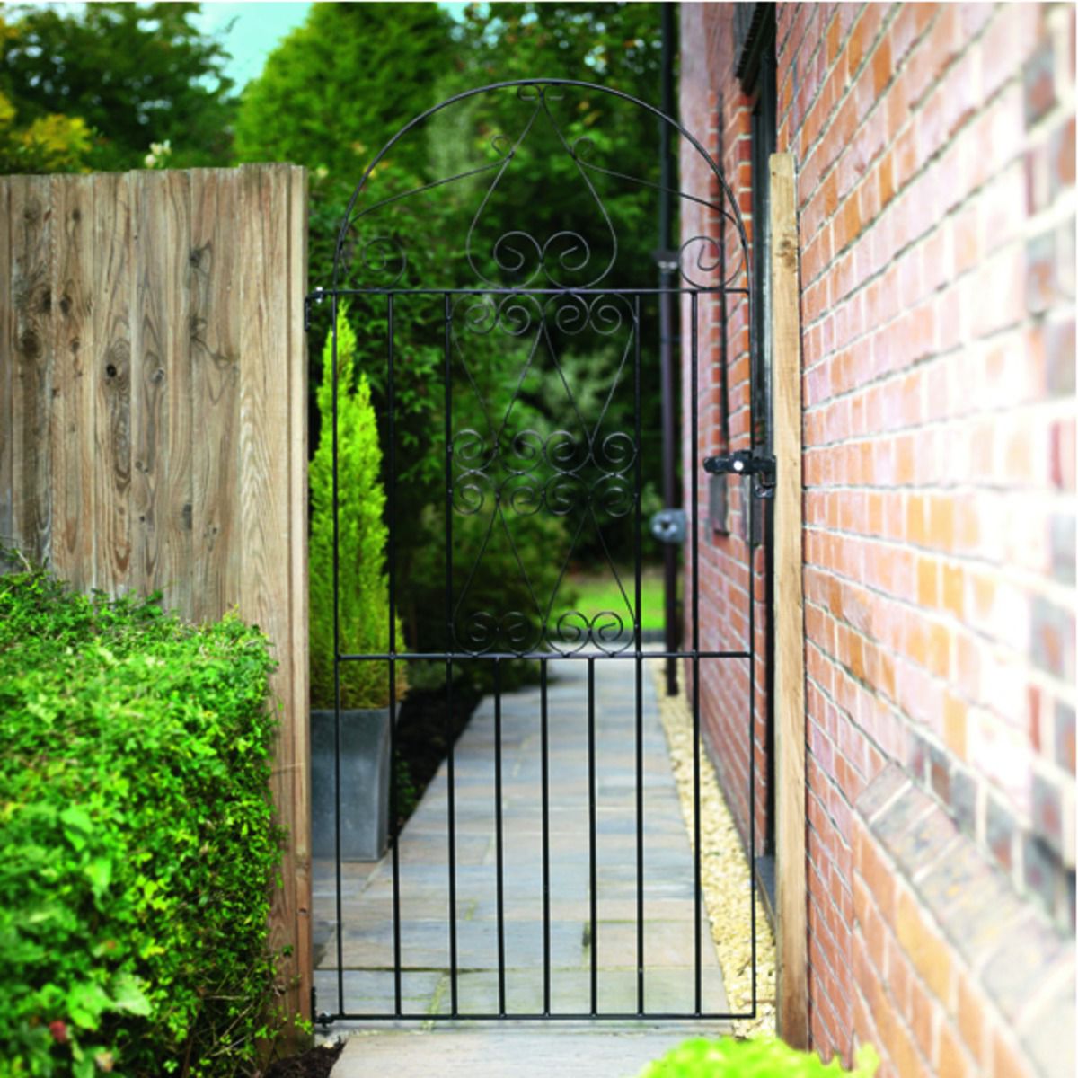 Image of Wickes Chelsea Bow Top Steel Gate Black - 914 x 1830 mm