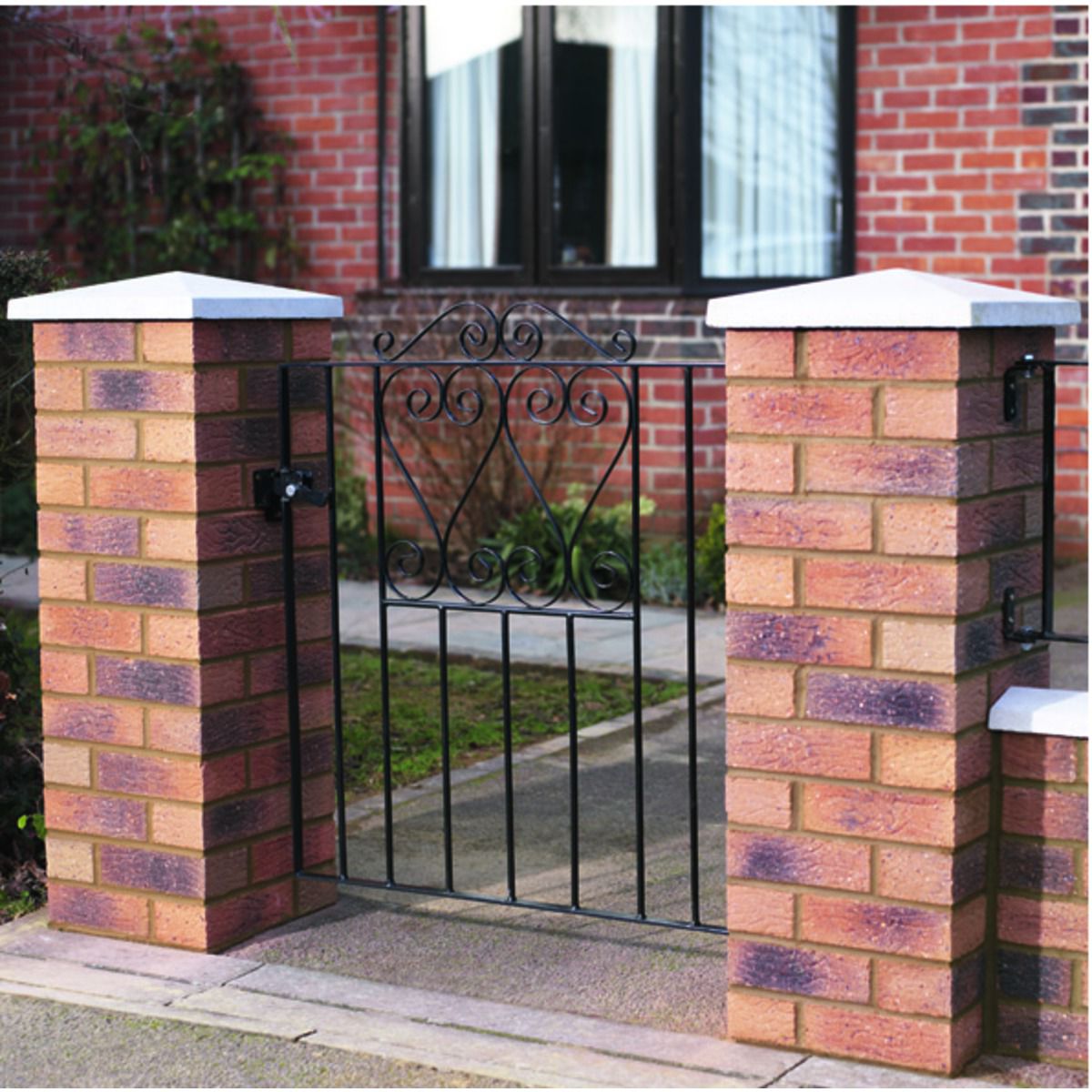 Image of Wickes Chelsea Bow Top Steel Gate Black - 838 x 900 mm