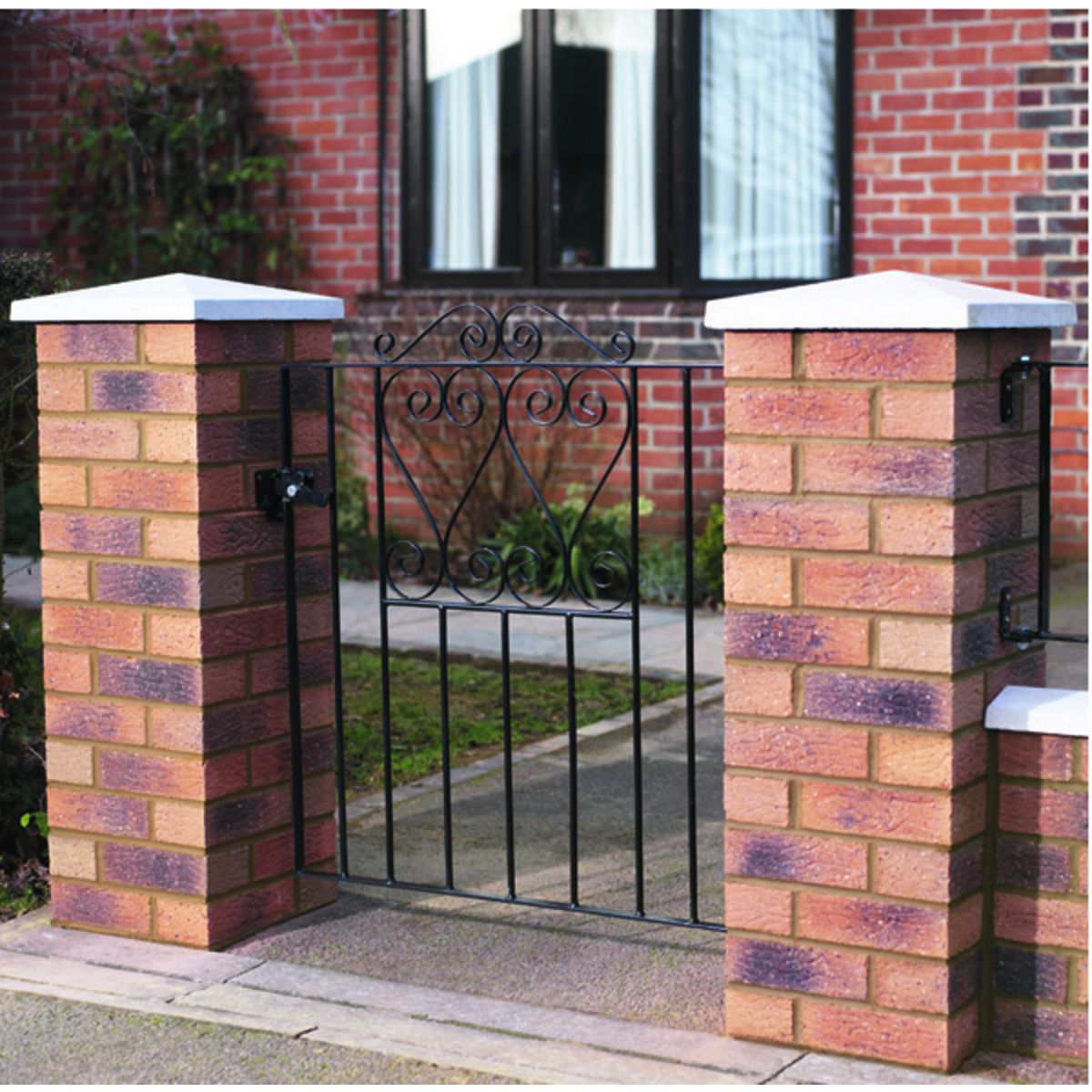 Wickes Chelsea Bow Top Black Steel Gate - 991 x 900mm