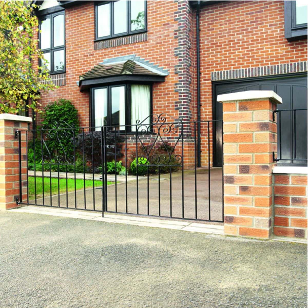 Image of Wickes Chelsea Bow Top Steel Driveway Gate Black - 2438 x 900 mm