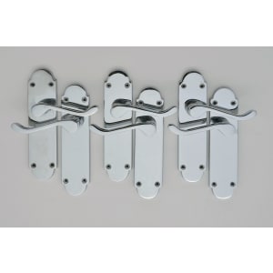 Wickes Vancouver Victorian Shaped Latch Door Handle Set - Chrome 3 Pairs