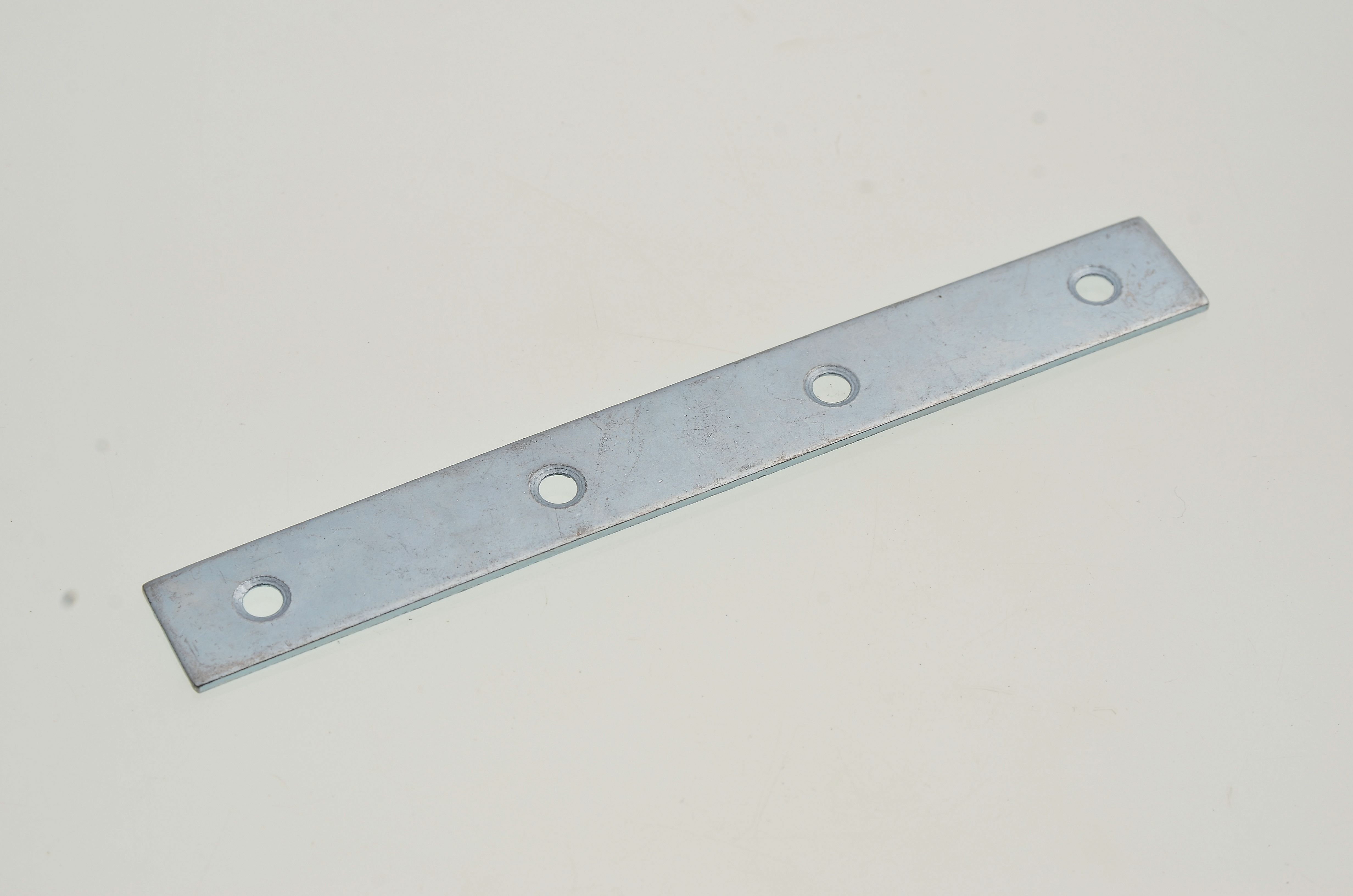 Image of Wickes Zinc Plated Mending Plate 125mm Pack 4