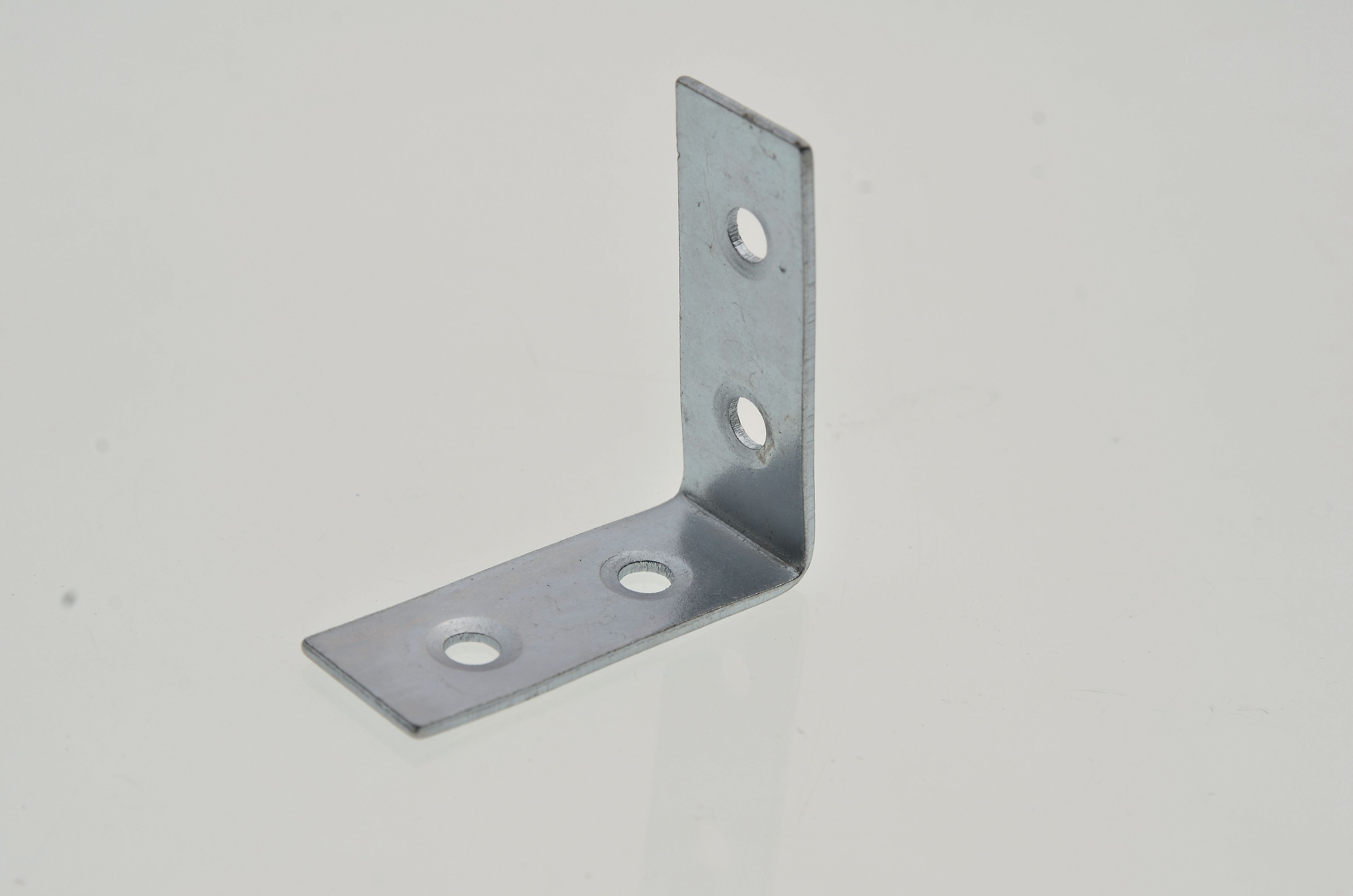 Image of WICKES 38MM ZINC PLATED ANGLE BRACKET PACK 20